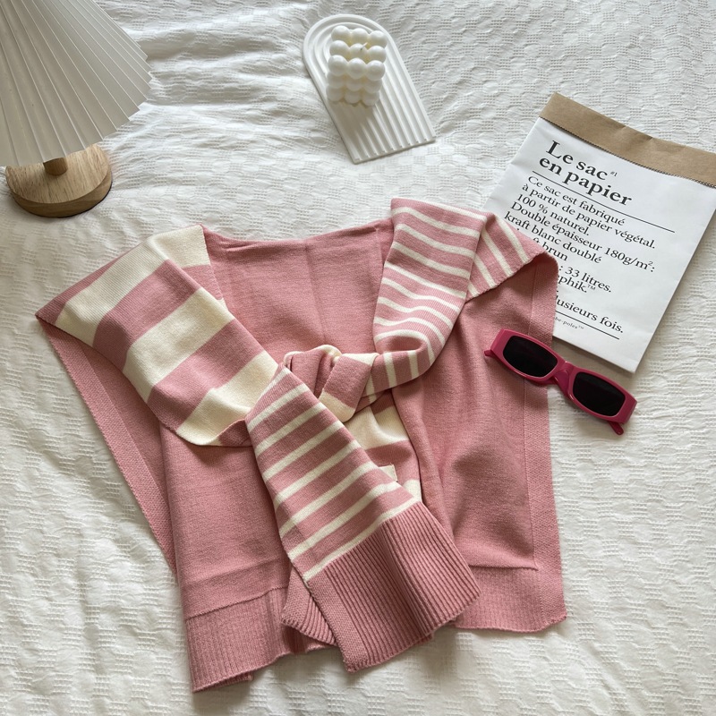 Women'S Fashion Website - Match Black and White Knitted Striped